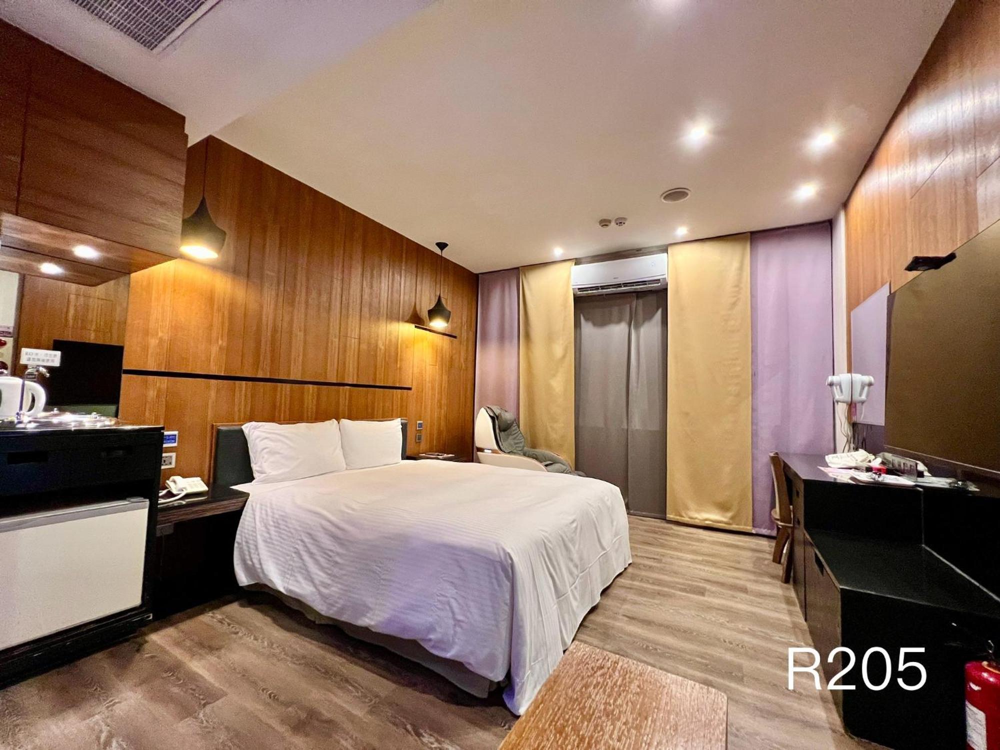Catwalk Motel -Tainan Extérieur photo