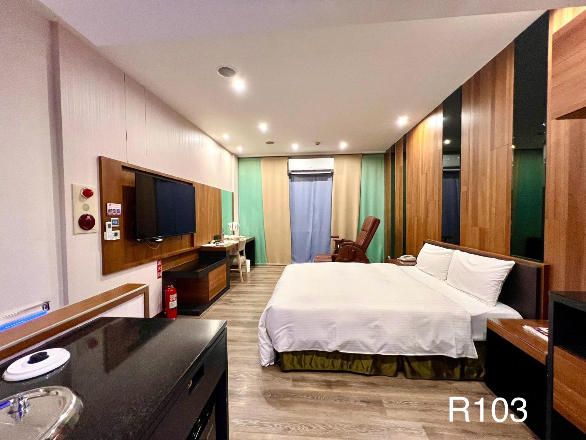 Catwalk Motel -Tainan Extérieur photo