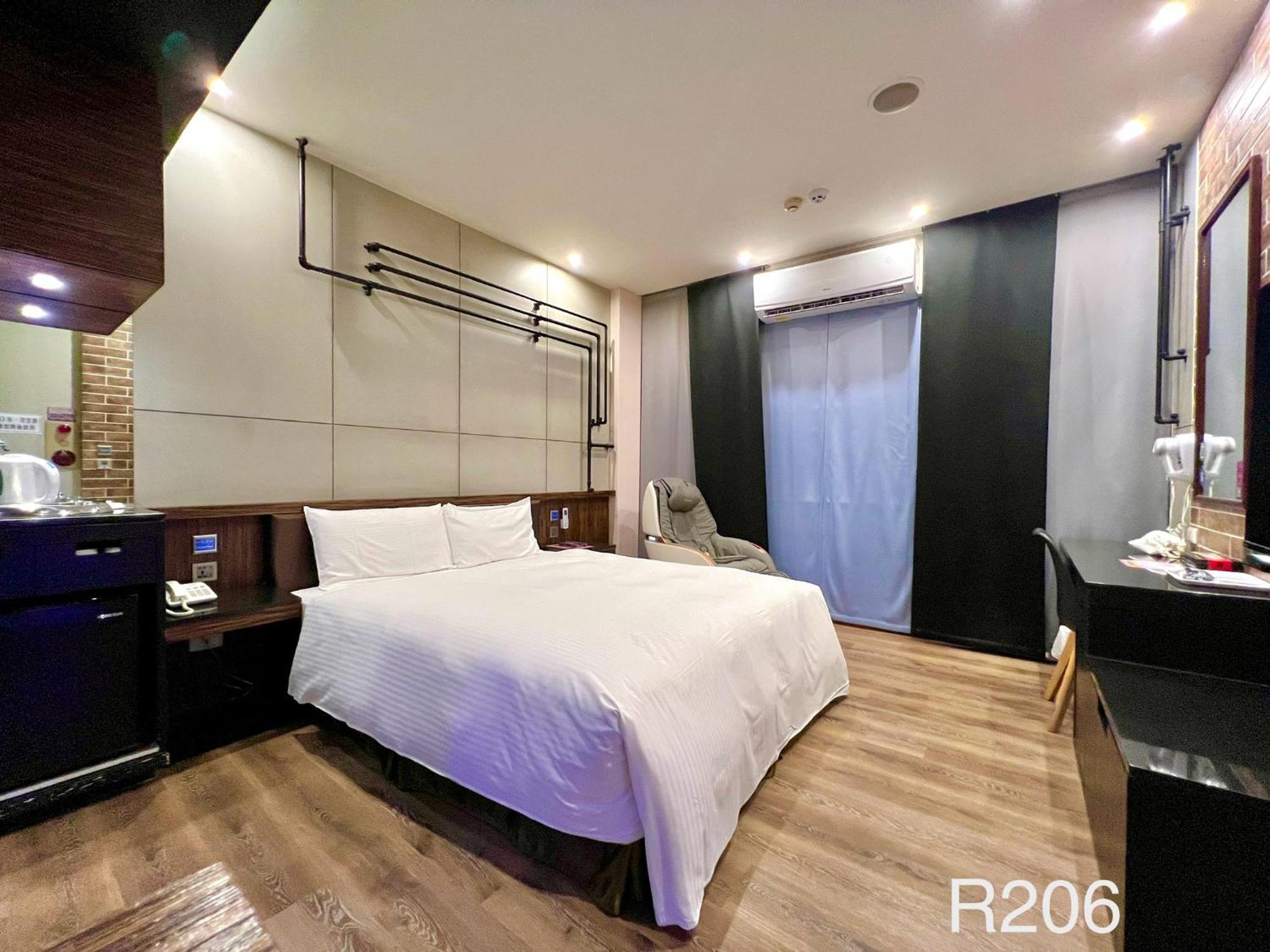 Catwalk Motel -Tainan Extérieur photo