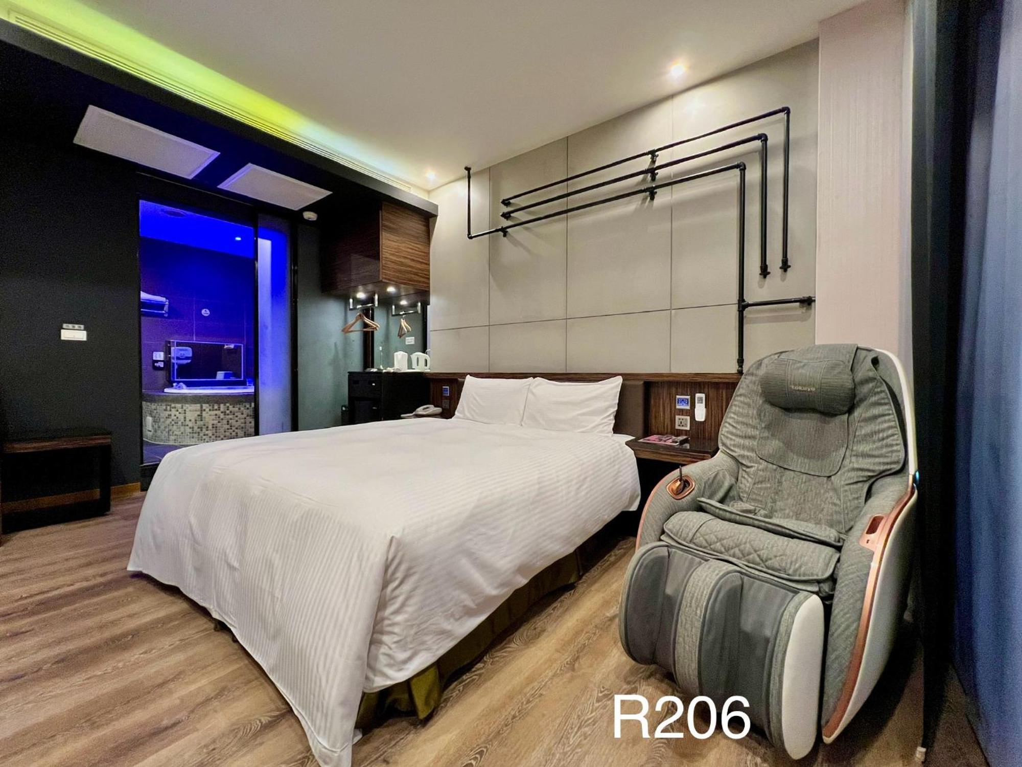 Catwalk Motel -Tainan Extérieur photo